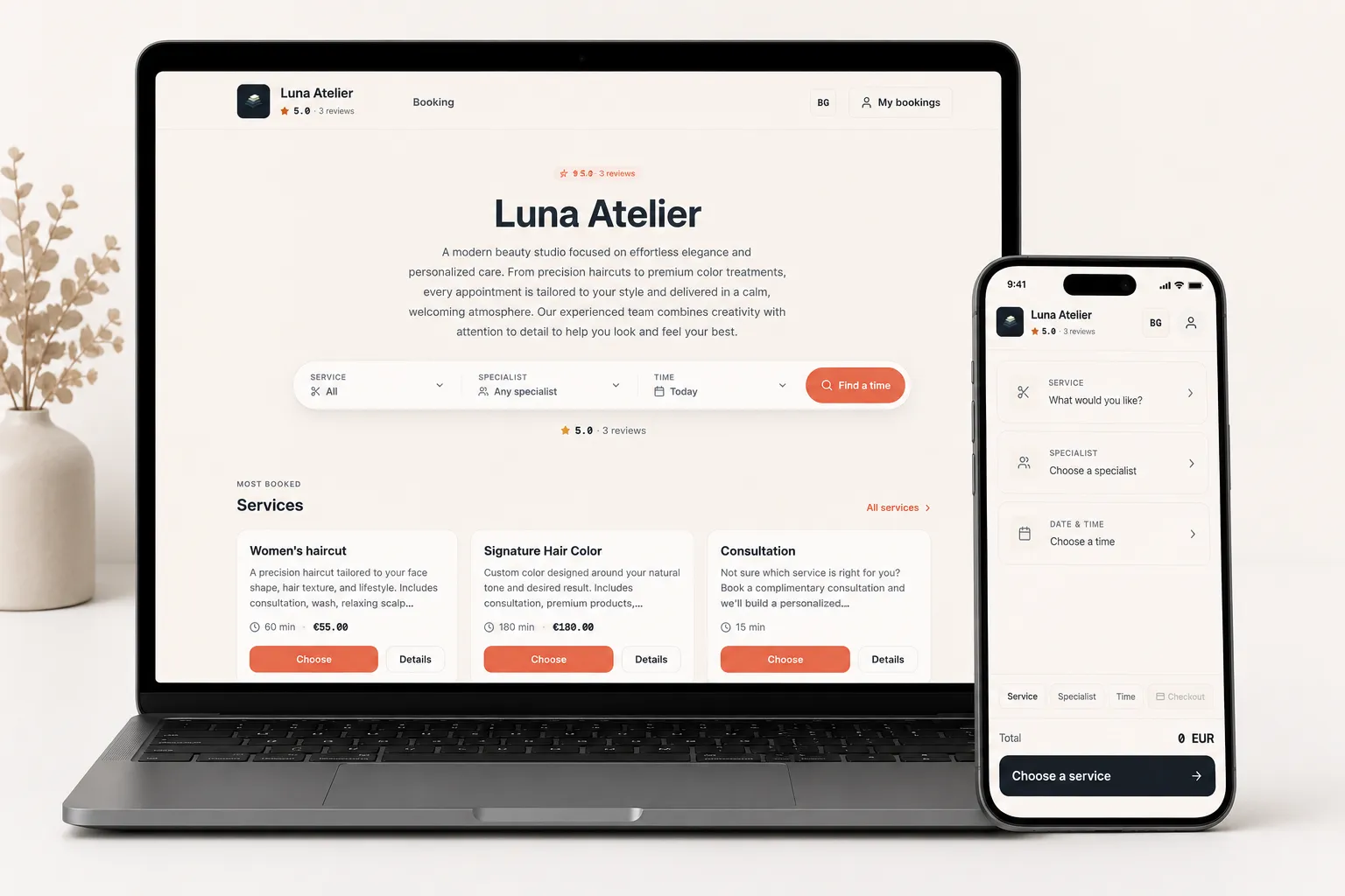 Брандирана страница за записване на салон в Mountify, показана на лаптоп и смартфон